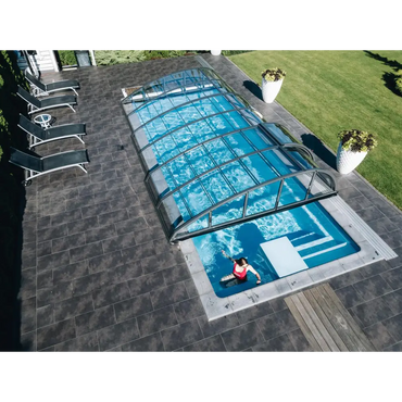 Glasfiberpool Trinidad med blå kakel och inbyggt poolöverdrag