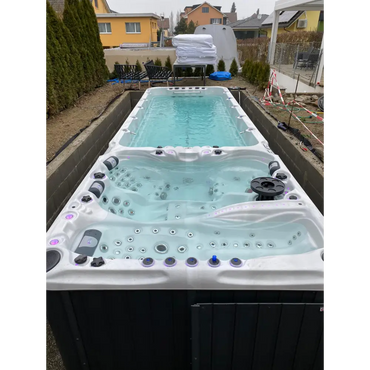 Vit PassionSpa Energy Swim Spa – Sport Collection, vit-svart modern modell med jettsäten och LED-belysning