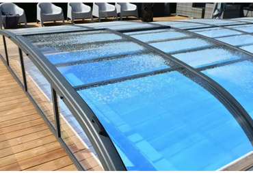 Moderna pooltak Nivo Kit 860B med böjd transparent glas och svart ram