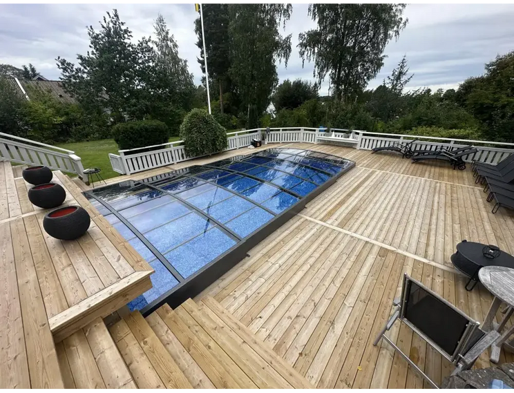 Elegant pooltak Sydney med transparent glas för flexibilitet och skydd