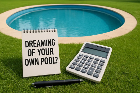 Vit spiralbunden anteckningsbok med text Drömmer du om din pool?