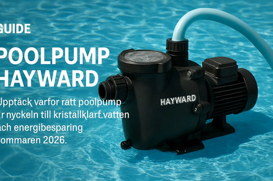 Svart Hayward poolpump med blå slang, cirkulär mätare och ribbad motor för effektiv pool 2026