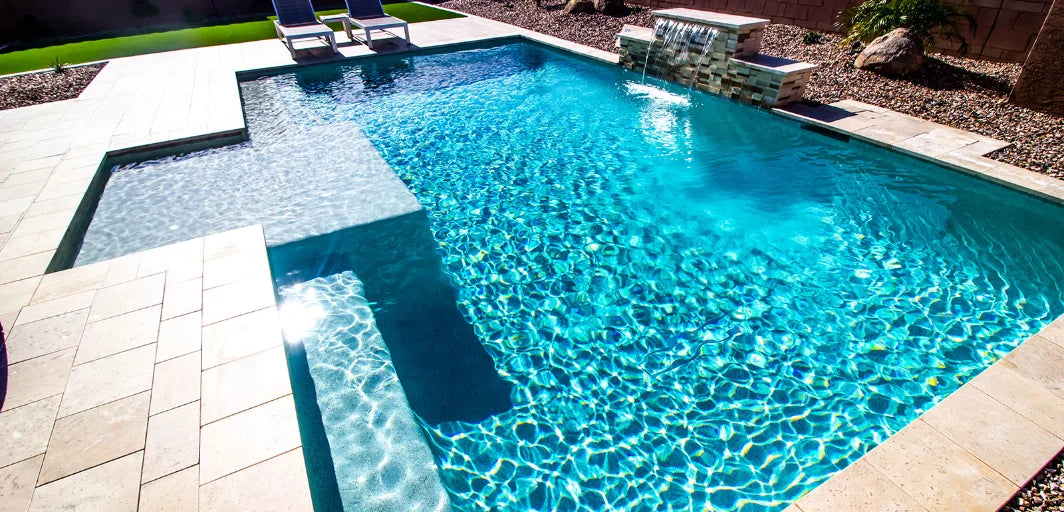 Varför sjunker temperaturen i poolen?