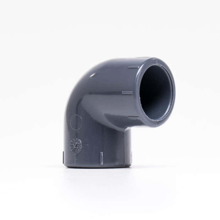 PVC-liitin altaan putkistoon