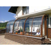 Brunramad bågformad glastak altantak med stenbas och sittplatser