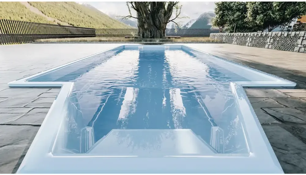 Modern glasfiberpool Grenada med intressant form, bekväma sittplatser och ljusblått vatten