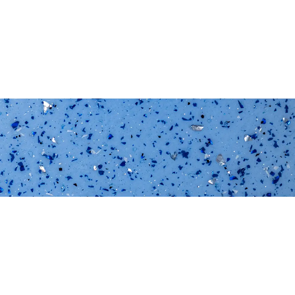 Blå fläckig yta med glas- och metallbitar i Medelstor glasfiberpool Grenada med vit ram