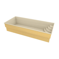 Beige glasfiberpool Papeete med kurvade steg och klart blått vatten