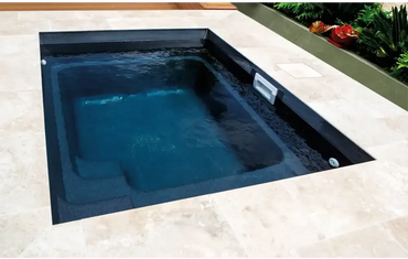 Leisurepools Fiji Plunge -allas – kirkas sininen vesi, puuterassi