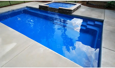 Leisurepools Reflection -allas – suorakulmainen muoto, leveä uintirata, poreallas