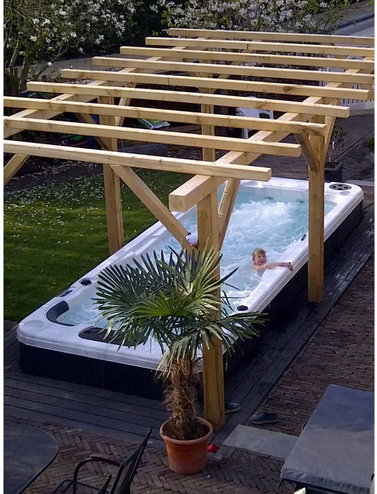PassionSpa Aquatic 2 -swimspa-allas – valkoinen ja musta, kupliva vesi, pergola