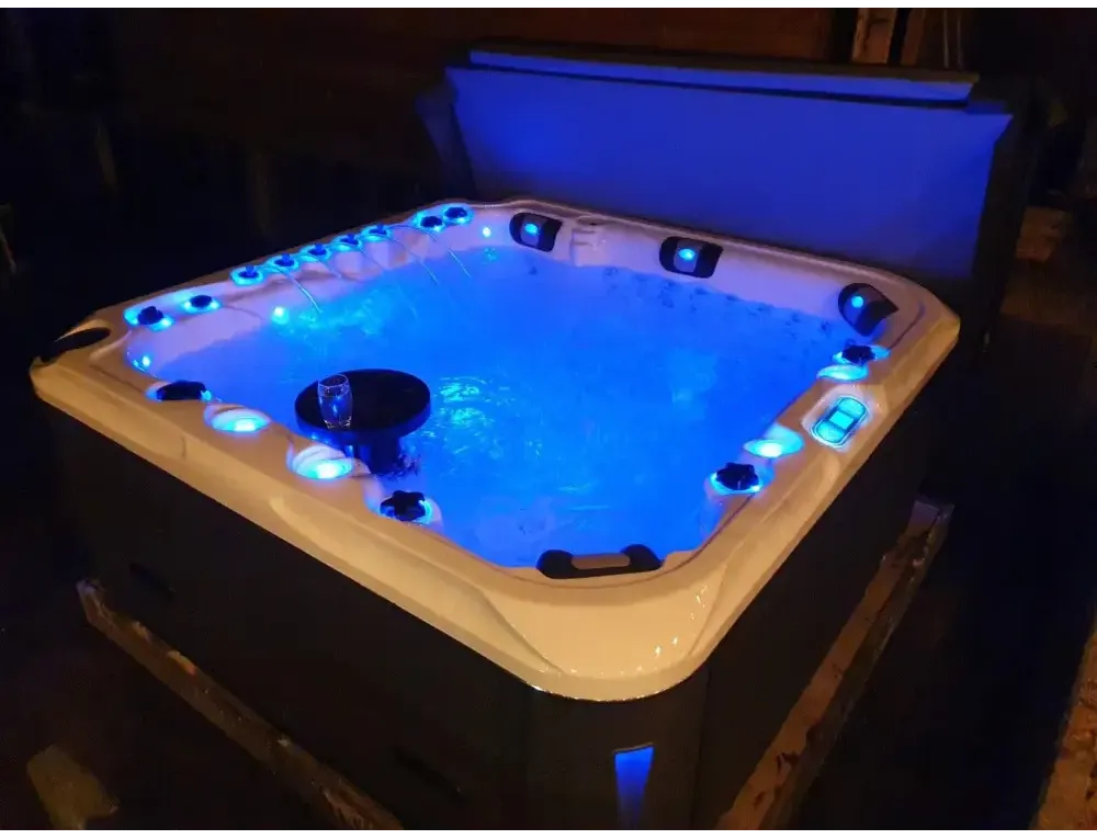 PassionSpa Felicity Mighty Wave -poreallas – valkoinen pinta, sininen LED-valaistus