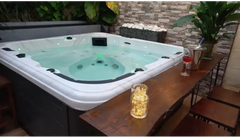 PassionSpa Relax -poreallas – Pure Collection, valkoinen sisäpinta, mustat yksityiskohdat, vihreä LED-valaistus