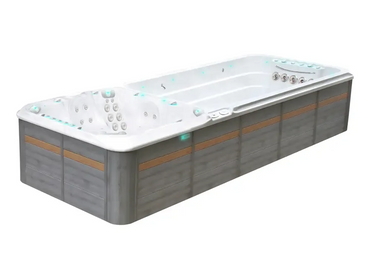 PassionSpa Vitality Deep -swimspa-allas – moderni muotoilu, harmaat puupaneelit, valkoinen sisäpinta, sininen valaistus