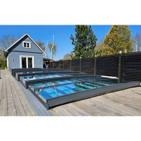 Modern glashägnad pool med pooltak icon kit i svart metallram