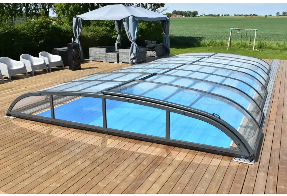 Nivo Kit 650B -allaskatos – moderni muotoilu, kaarevat kirkkaat paneelit, musta kehys, altaaseen