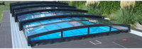 Pooltaket Special i RAL7016 antracit profiler med svart ram och genomskinliga paneler