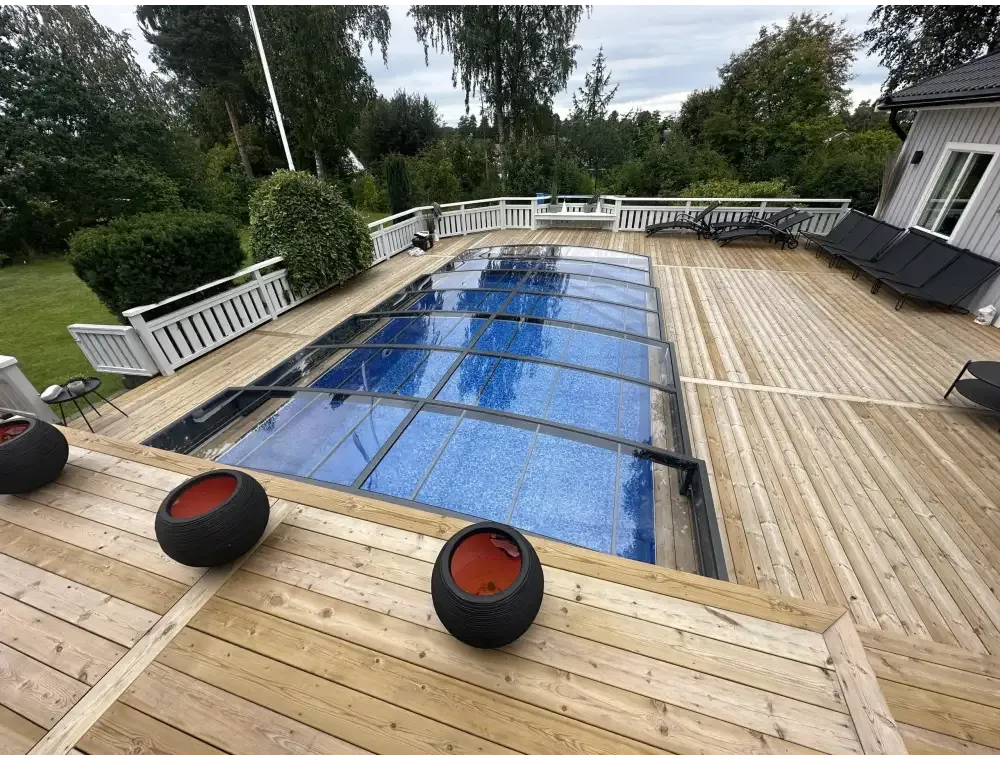 Sydney 3 x 5 -allaskate – tyylikäs muotoilu, kirkkaat paneelit, sinisävytetyt paneelit, musta kehys