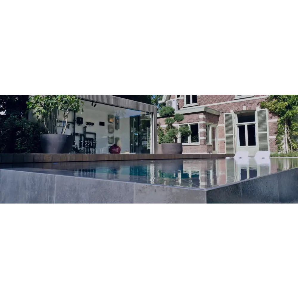 Pooltime Exklusiv ovanmark PP pool med oändlighetskant och reflekterande yta