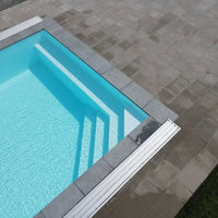 Modern Pooltime Exklusiv 12mm PP pool med turkost vatten och grå stenram