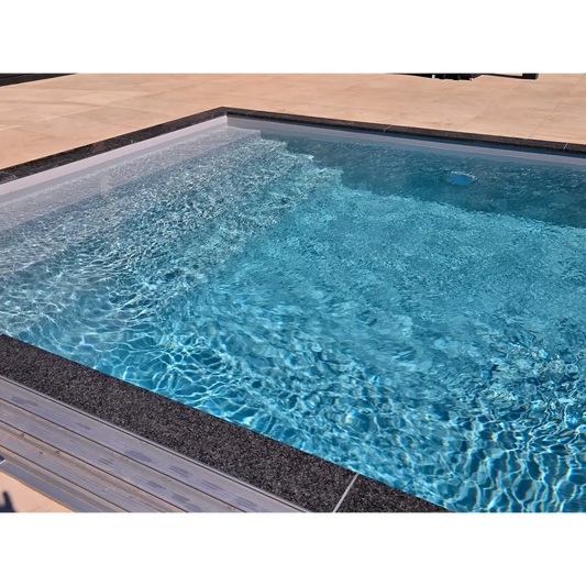 Pooltime Exclusive -PP-allaspaketti, 12 mm – 4 x 12 x 1,5 m, kirkas sininen vesi, tummat laatoitetut reunat
