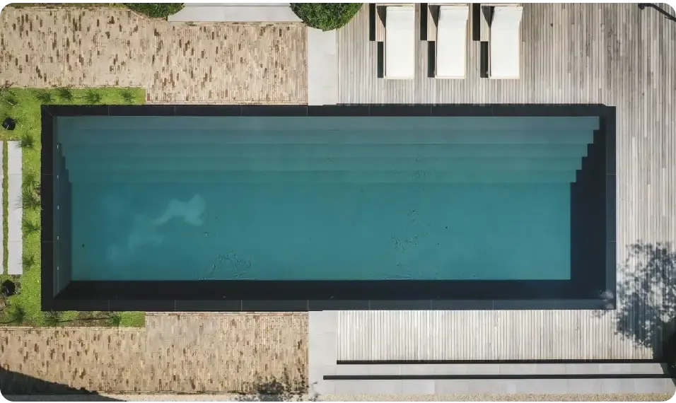 Pooltime Exclusive Infinity -allas – turkoosi vesi, mustat laatat