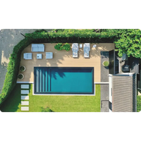 Pooltime Exklusiv Infinity pool med klarblått vatten i trädeck