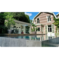 Exklusiv infinity pooltime exklusiv med turkost vatten och svart kakel