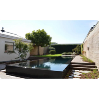 Exklusiv infinity pool med turkost vatten och svart kakel från Pooltime