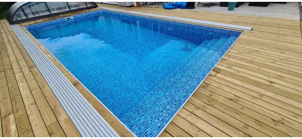 Thermopool Premium Plus med blå mosaik och silverkant