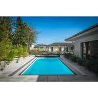 Rektangulär ThermoPP Poolpaket QBig 3×7 med klart blått vatten och grå stenplattor